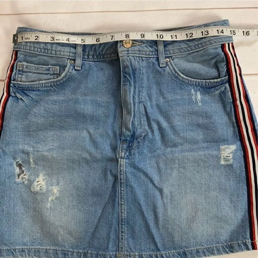 Forever 21 Distressed Ribbon Detail Jean Skirt Size Medium